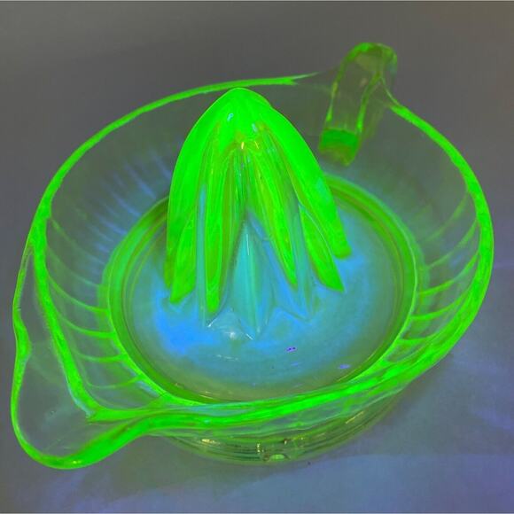 30s Juicer Citrus Reamer UV Reactive Vaseline Uranium Depression Era Glass - Picture 1 of 13